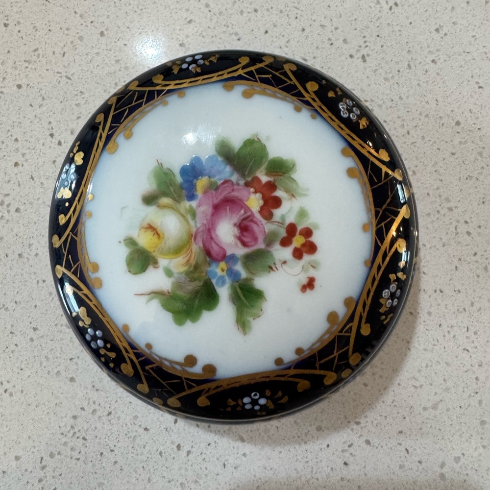 Limoges France Cadeaux D' Amour Porcelain Trinket Box Floral Design